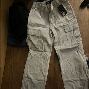 grey cargo pants!!!!! need gonee